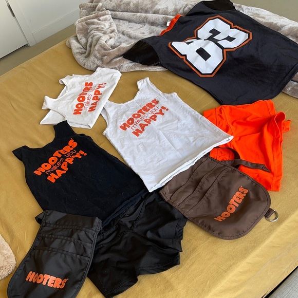 Hooters Uniforms - Picture 2 of 5